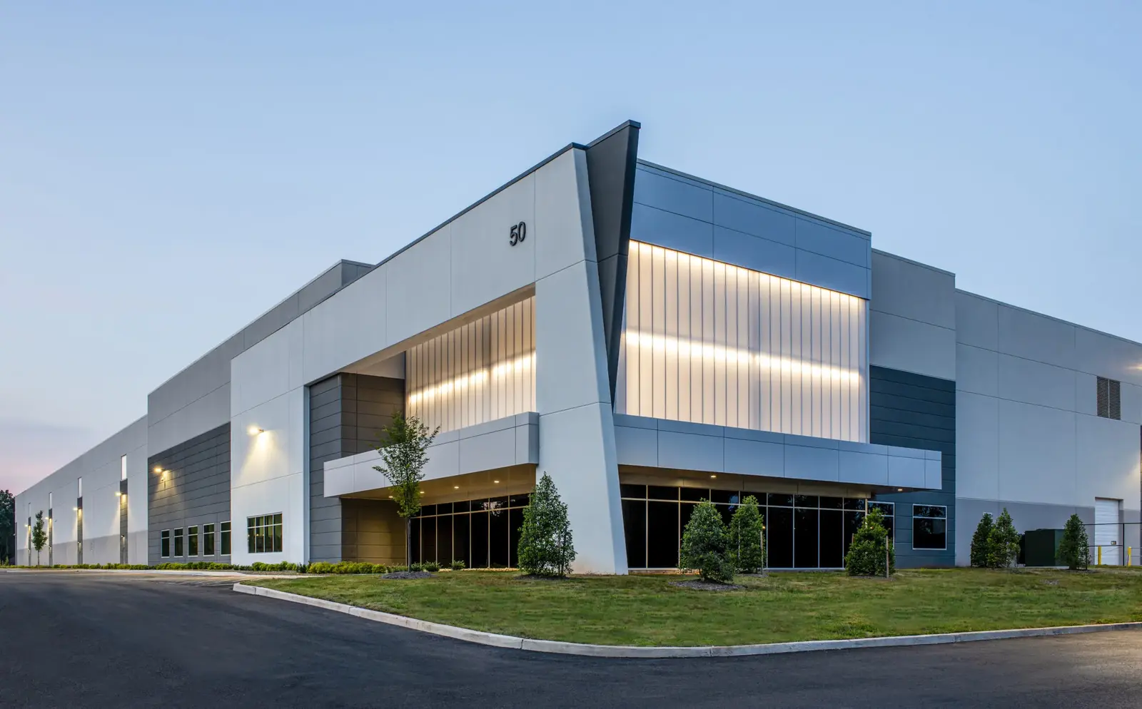 مصنع تعبئة مبتكر يستخدم مواد صديقة للبيئة