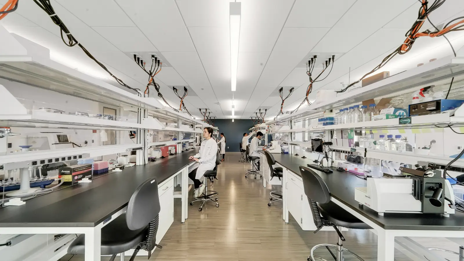 محلل بيانات البحث العلمي التجريبي